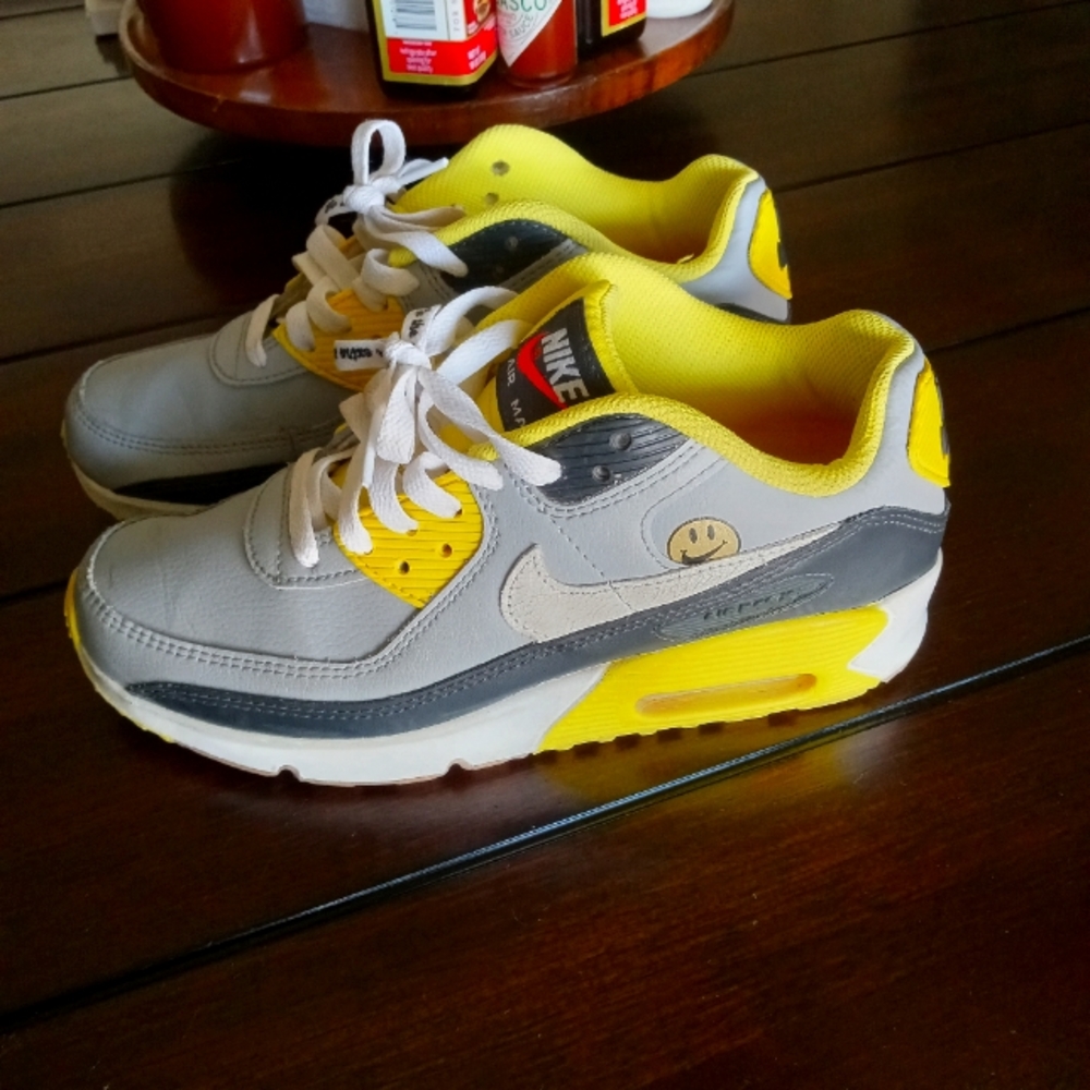 NIKE SHOES